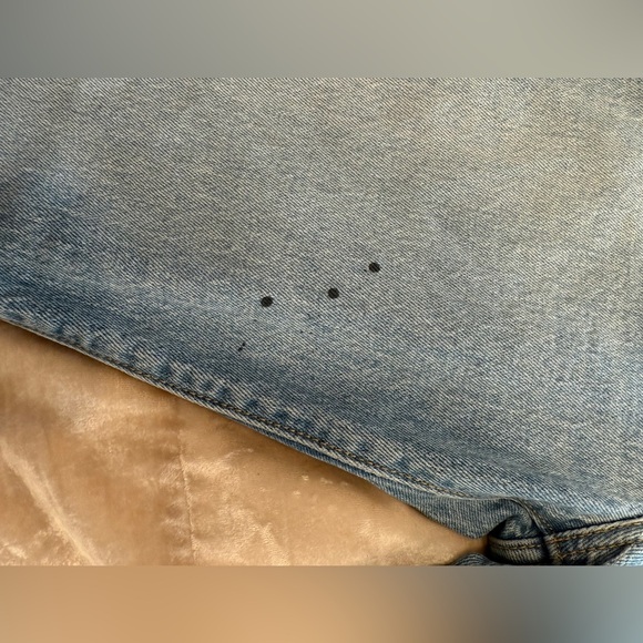 Levis wedgie fit. Unfinished hem. 25 inch inseam  three glue stains on leg. - Picture 3 of 5